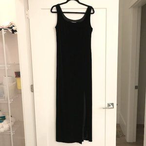 Stunning, New w tag, Sz 10 black velvet dress with slight stretch.